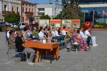 Zaproszeni goście podczas Narodowego Czytania