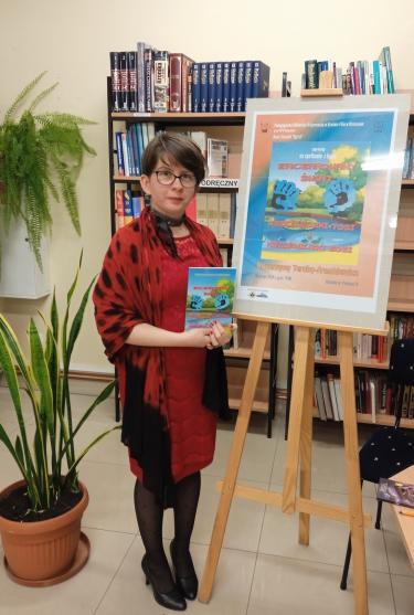 Katarzyna Tercha-Frankiewicz prezentuje swoja książkę 
