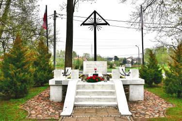 Pomnik poległych w Bitwie pod Olszynką Grochowską, fot. Adrian Grycuk, 2018. Praca własna, CC. Źródło: https://commons.wikimedia.org