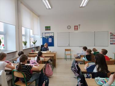 Uczniowie Szkoły Podstawowej Nr 1 w Brzozowie podczas zajęć