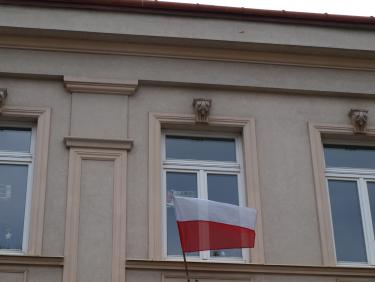 Flaga na budynku PBW w Przemyślu