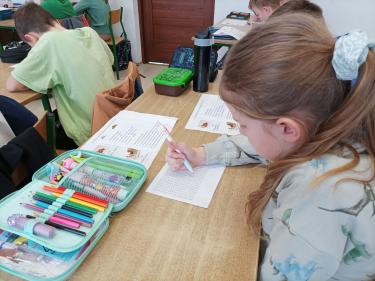 Uczniowie Szkoły Podstawowej Nr 1 w Brzozowie podczas zajęć