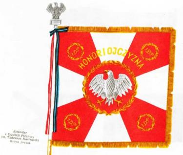 zdj. Sztandar I Dywizji Piechoty T. Kościuszki str. prawa