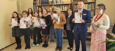Wręczenie nagród laureatom powiatowego konkursu poetyckiego „IV Turniej jednego wiersza im. Anny Kajtochowej”