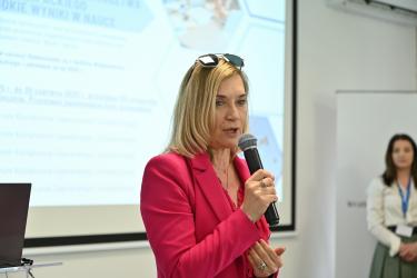 Podkarpacka Kurator Oświaty Dorota Nowak-Maluchnik podczas wystąpienia