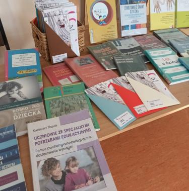 Zbiory biblioteczne PBW w Krośnie wzbogacające warsztat pracy nauczyciela.