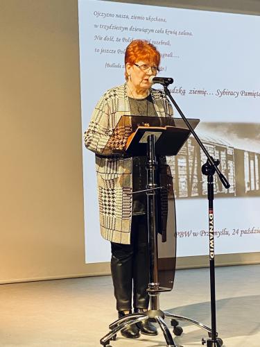 Teresa Paryna - przemyska poetka w czasie odczytywania swoich wierszy o tematyce patriotycznej