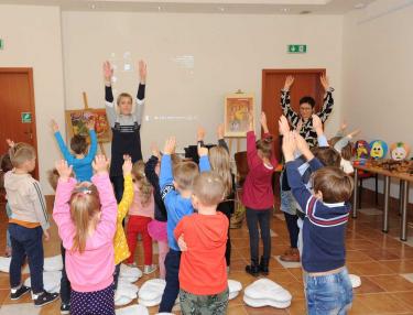 Grupa 5-latków z Niepublicznego Przedszkola Zgromadzenia Sióstr św. Józefa w Krośnie