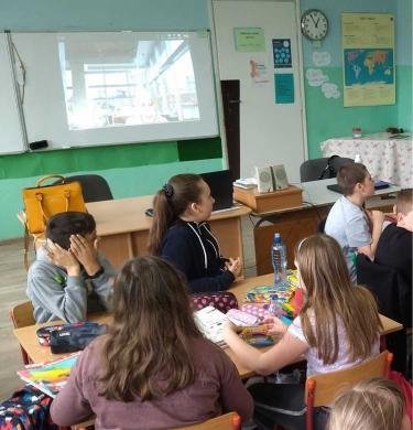 Uczniowie kl. 4-8  Niepublicznej Szkoły Podstawowej w Łubienku 
