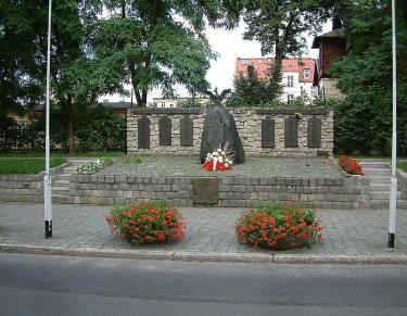 Pomnik z nazwiskami ofiar Czerwca '56 na ul. Kochanowskiego w Poznaniu, 2007 r. Fot. Radomił Binek. Licencja CC BY-SA 3.0. Źródło: https://pl.wikipedia.org